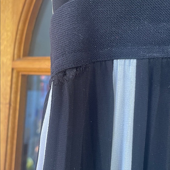 Bcbgmaxazria Black and white pleated dress size small - Picture 4 of 6